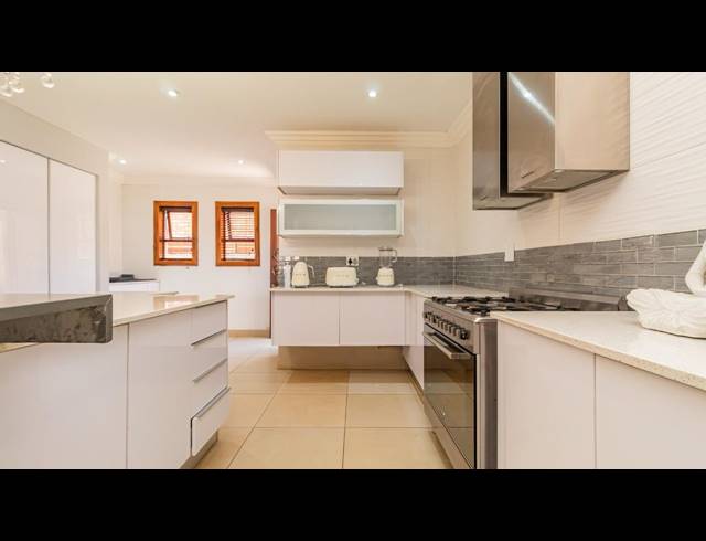 5 BEDROOM HOUSE FOR SALE IN MAHUBE VALLEY
